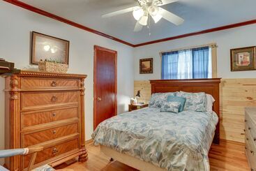 Lawton Home W/ Deck, Near Casinos + Museums!