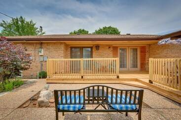 Lawton Home W/ Deck, Near Casinos + Museums!