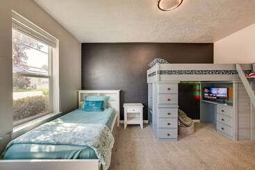 茅舍 Meridian Retreat W/ Pool Table, Fire Pit & Grill