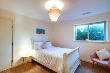 Сельский дом Modern Bellingham Retreat Near Galbraith Mountain!