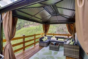 Modern Keystone Home: 4 Mi To Mount Rushmore!
