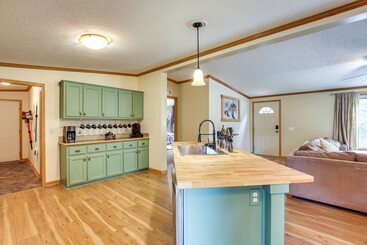Modern Keystone Home: 4 Mi To Mount Rushmore!