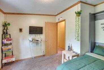 Modern Keystone Home: 4 Mi To Mount Rushmore!