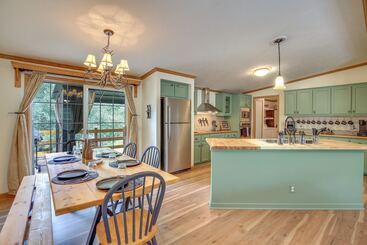 Modern Keystone Home: 4 Mi To Mount Rushmore!
