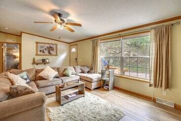 Modern Keystone Home: 4 Mi To Mount Rushmore!