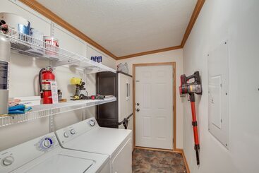 Modern Keystone Home: 4 Mi To Mount Rushmore!