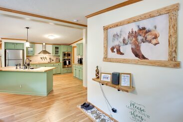 Modern Keystone Home: 4 Mi To Mount Rushmore!
