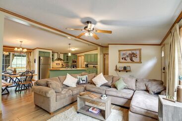 Modern Keystone Home: 4 Mi To Mount Rushmore!