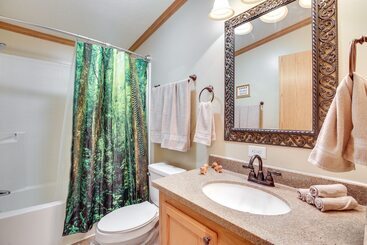 Modern Keystone Home: 4 Mi To Mount Rushmore!