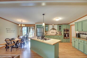 Modern Keystone Home: 4 Mi To Mount Rushmore!