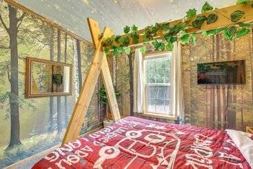 Modern Keystone Home: 4 Mi To Mount Rushmore!