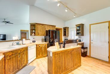 Montrose Retreat W/ Stunning Mountain Views!