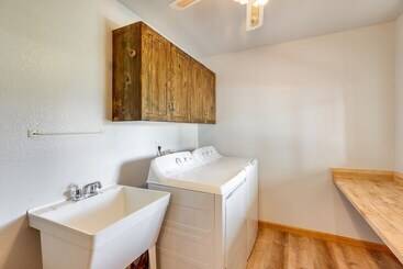 Montrose Retreat W/ Stunning Mountain Views!