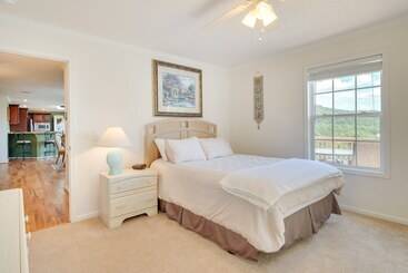 コテージ Hendersonville Retreat W/ Mtn Views & Deck!