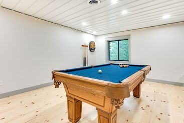 بيت ريفى Newly Built West Branch Retreat Near Lake Ogemaw!