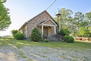 Old Church Retreat W/ Fire Pit & Air Hockey!