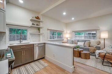 Old Town Carriage House W/ Private Patio