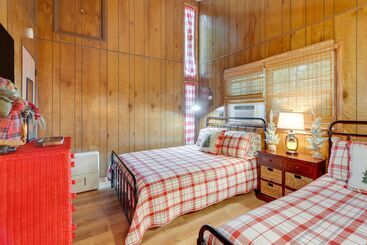 コテージ Papa S Christmas Cabin  In Gouldsboro W/ Deck!