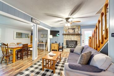 茅舍 Pet Friendly Murphy Home: Grilling Deck + Fire Pit