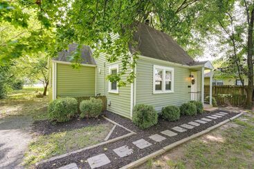 Springfield Home W/ Yard: 3 Mi To Downtown!
