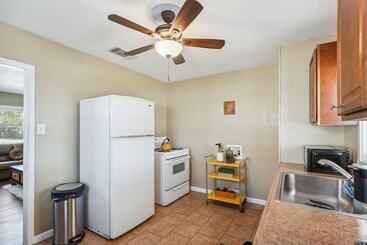 Quaint Midland Home ~ 1 Mi To Downtown!