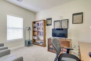 Quaint Noble Home: 6 Mi To University Of Oklahoma!