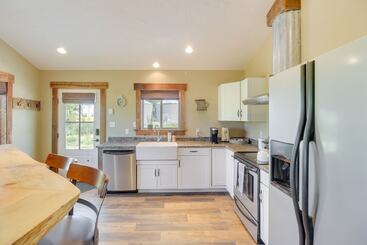 Remodeled Kalispell Farmhouse W/ Mountain Views