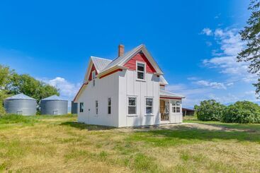 Remodeled Kalispell Farmhouse W/ Mountain Views