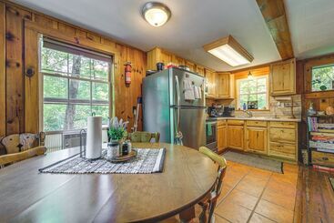 Pet Friendly Creekside Cabin W/ Pool Access!