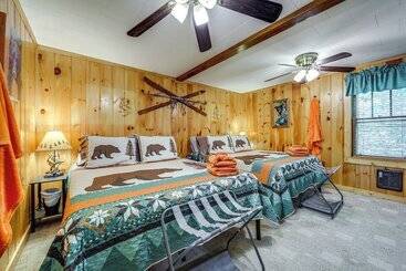 Pet Friendly Creekside Cabin W/ Pool Access!