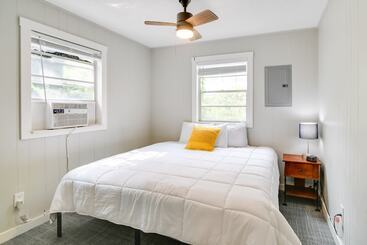 بيت ريفى Schooner Creek Cabin W/ Fishing, Boating & More!