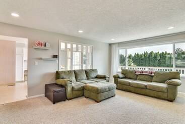 Serene Forest Grove Home W/ Deck & Stunning Views!