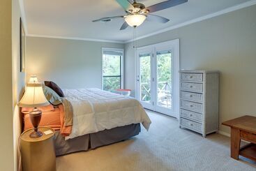 Spacious Arkansas Abode W/ Balcony & Fire Pit!