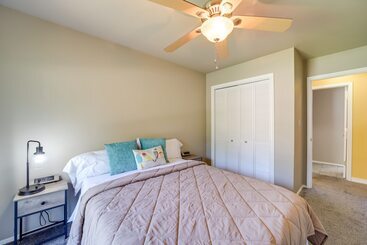 Spacious Arkansas Abode W/ Balcony & Fire Pit!
