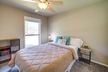 Spacious Arkansas Abode W/ Balcony & Fire Pit!