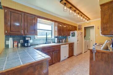 Spacious Arkansas Abode W/ Balcony & Fire Pit!