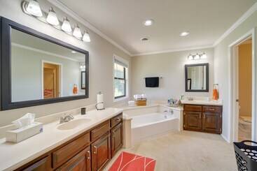 Spacious Arkansas Abode W/ Balcony & Fire Pit!