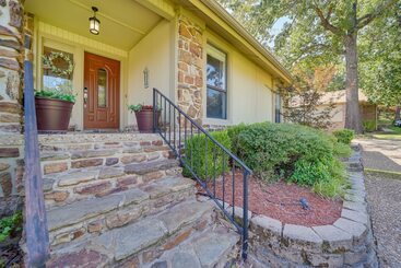 Spacious Arkansas Abode W/ Balcony & Fire Pit!