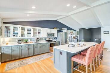 Spacious Greers Ferry Lake House W/ Grilling Deck!