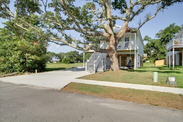 Sunny Gulfport Vacation Rental: Walk To Beaches!