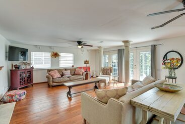 Texas Escape W/ Private Pool, Grill & Balconies!