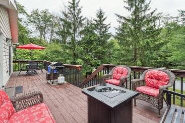 Tobyhanna Home W/ Fire Pits   9 Mi To Kalahari!