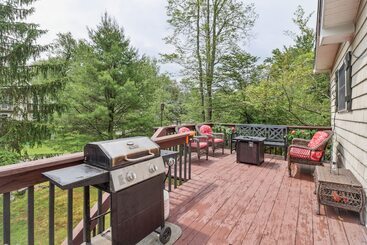 Tobyhanna Home W/ Fire Pits   9 Mi To Kalahari!