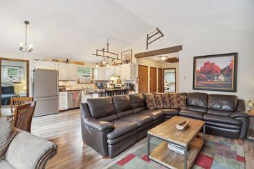 Tobyhanna Home W/ Fire Pits   9 Mi To Kalahari!