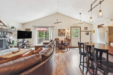 Tobyhanna Home W/ Fire Pits   9 Mi To Kalahari!