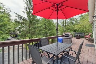Tobyhanna Home W/ Fire Pits   9 Mi To Kalahari!