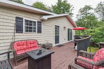 Tobyhanna Home W/ Fire Pits   9 Mi To Kalahari!