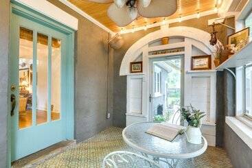 Whimsical Cottage Near Springfield Art Museum!
