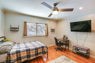 Whittier Vacation Rental: Close To Hiking Trails!