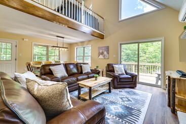 Albrightsville Cabin W/ Hot Tub & Game Room!